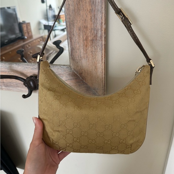 Gucci GG canvas gold shoulder baguette - Picture 3 of 8
